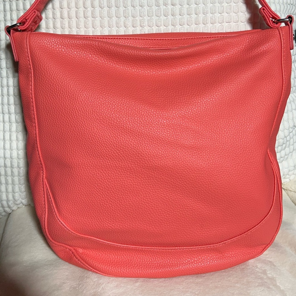 Jewell by Thirty-One Midway Hobo Bag in Calypso Coral